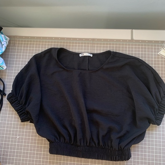 Zara cropped short sleeve black top. - Picture 1 of 6